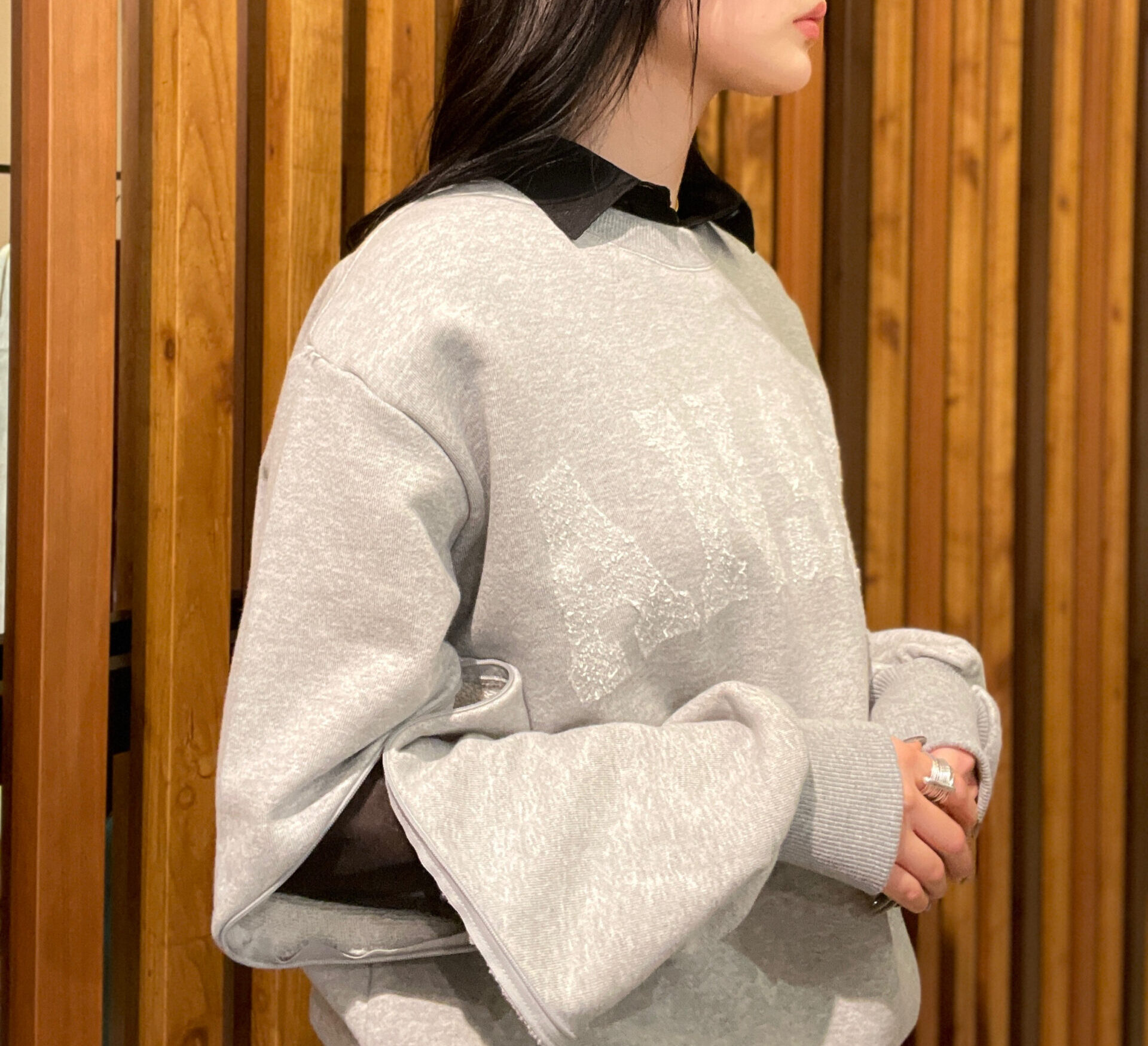 チラ見せでよりオシャレに。【RISLEY】トレーナー | GiGi official web